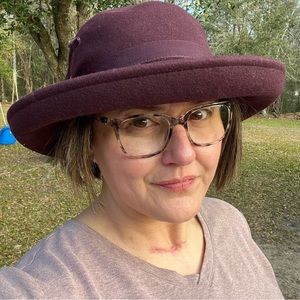 100% WOOL FELT HAT BURGUNDY MAROON PURPLE RED BOW RIBBON 13” GUC